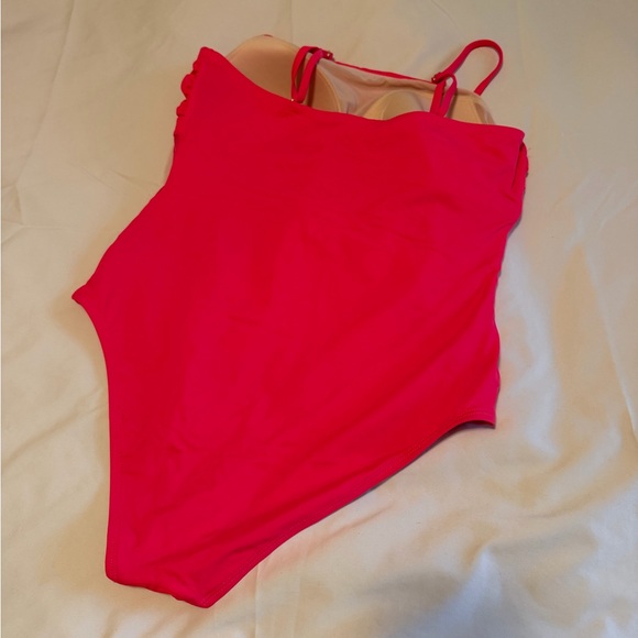 Swimsuit - Picture 2 of 5